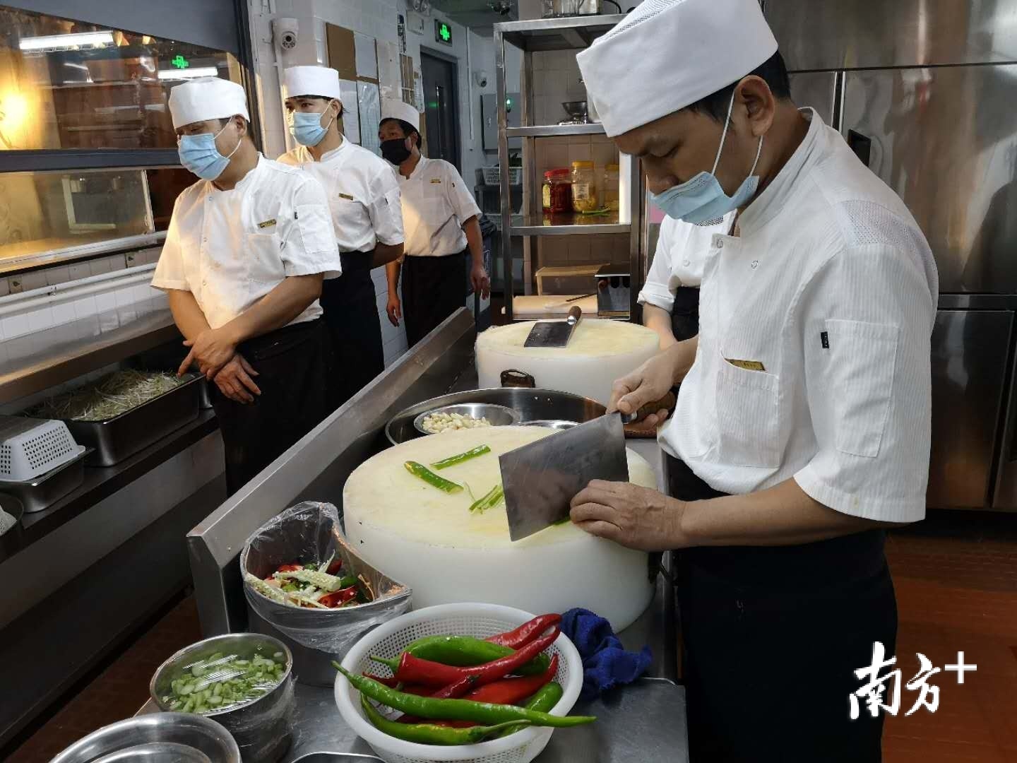 餐厅托盘分类_餐厅使用的托盘有哪几种_托盘餐厅分类有哪些